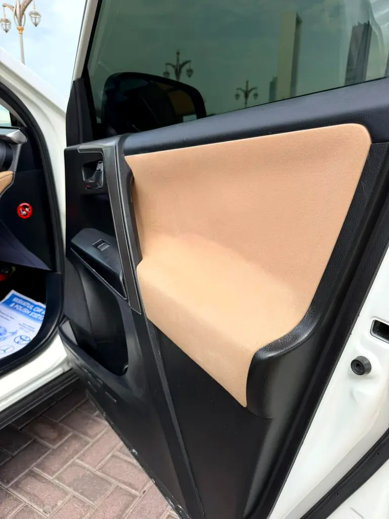 TOYOTA Rav 4 GXR 2017 - photo 7 - Import Émirats | International Cars