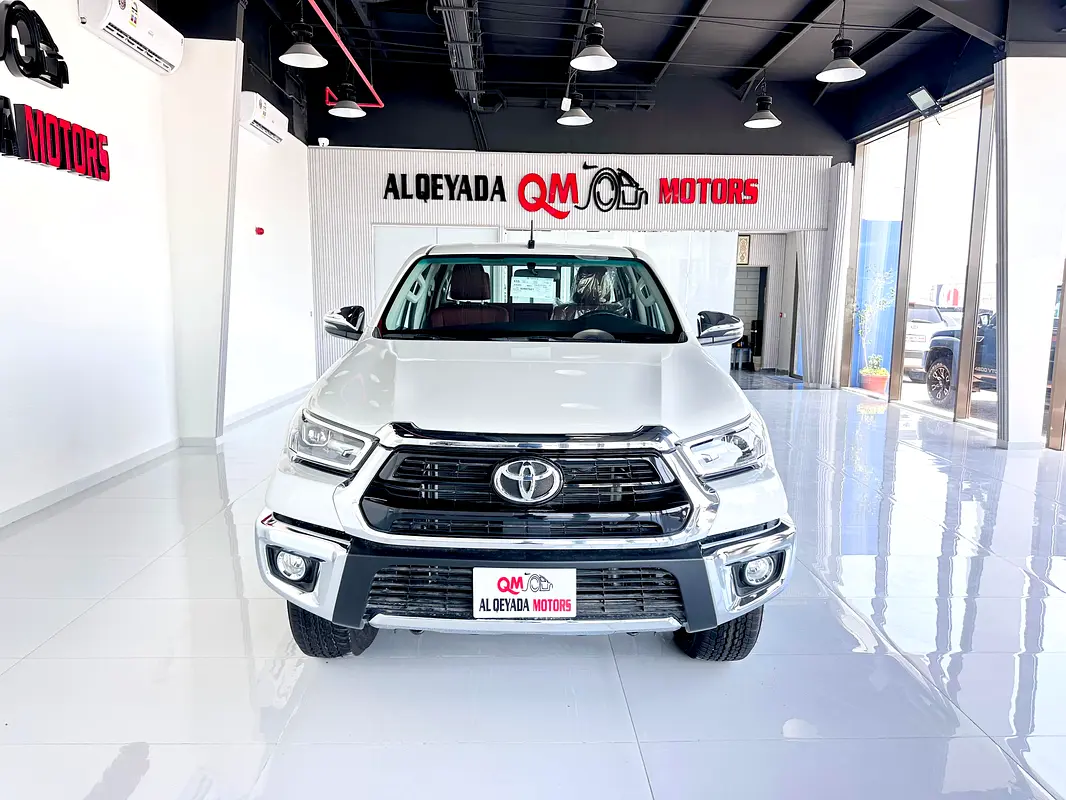 TOYOTA Hilux SR5 2025