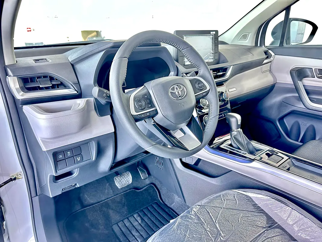 TOYOTA Hilux SR5 2025 - photo 11 - Import Émirats | International Cars