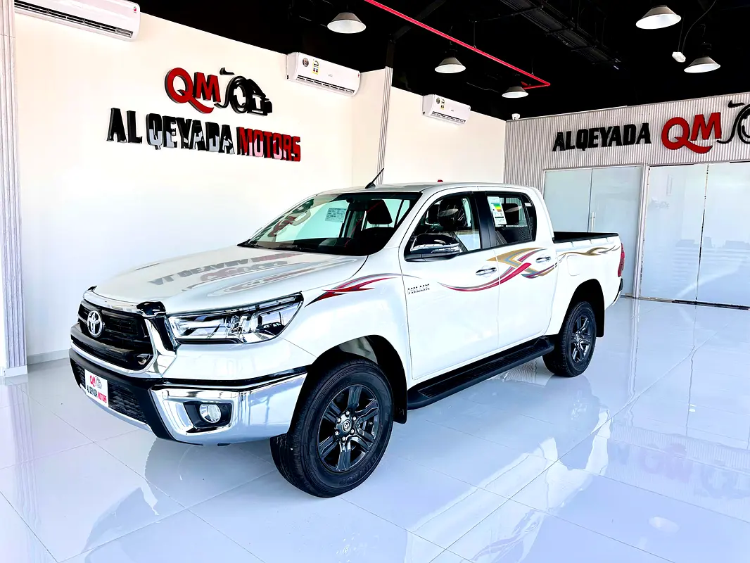 TOYOTA Hilux SR5 2025 - photo 2 - Import Émirats | International Cars