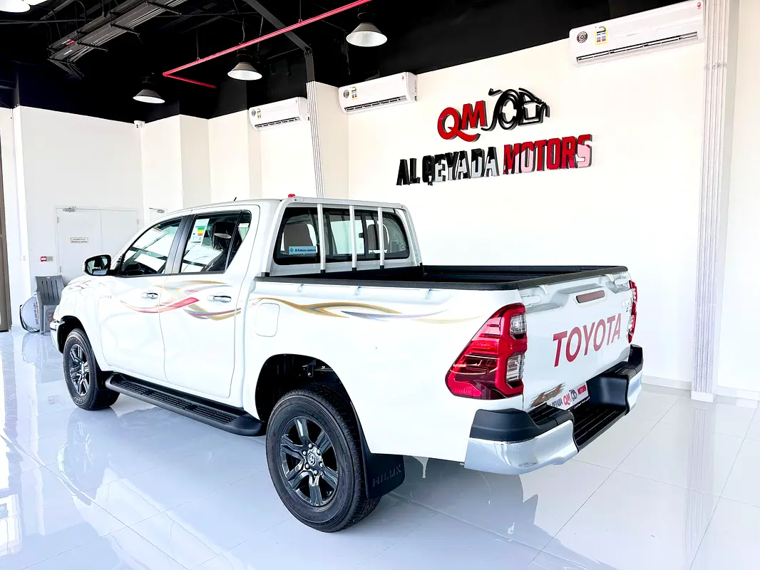 TOYOTA Hilux SR5 2025 - photo 4 - Import Émirats | International Cars