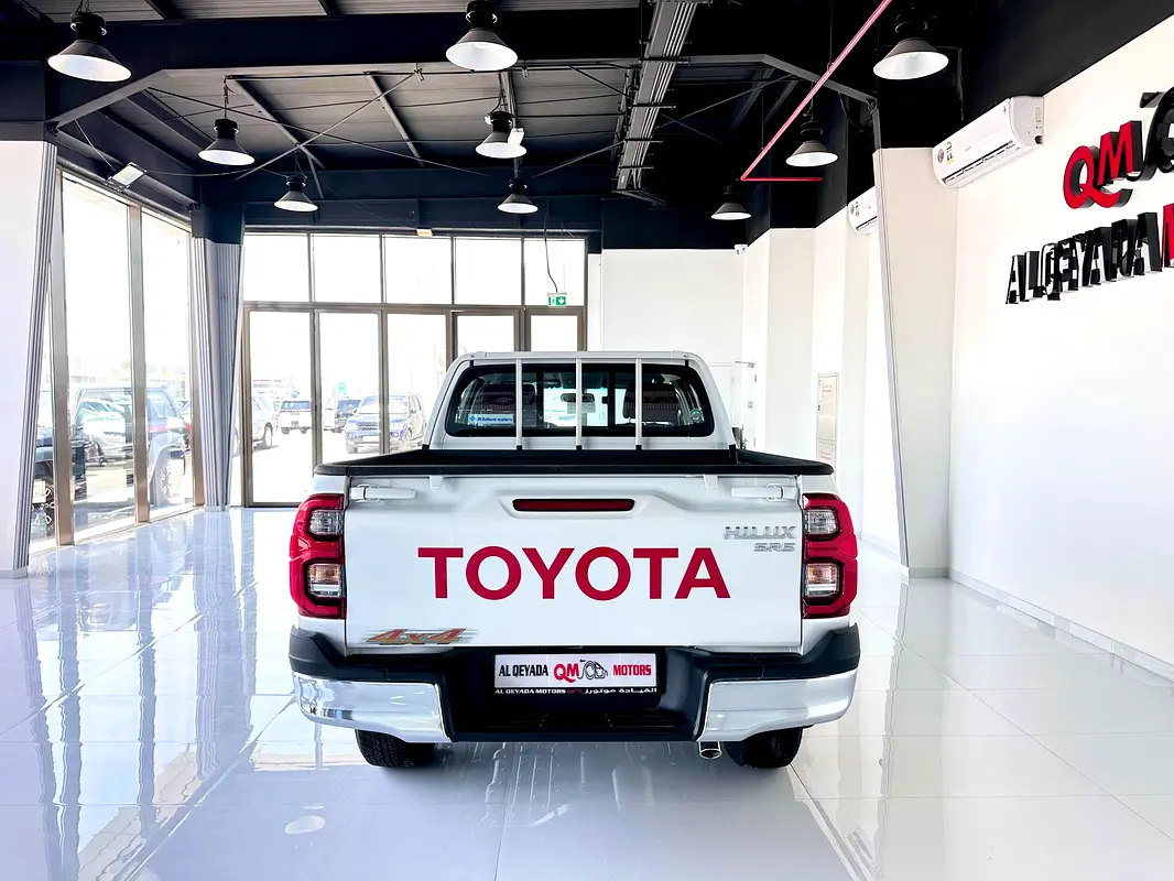 TOYOTA Hilux SR5 2025 - photo 5 - Import Émirats | International Cars