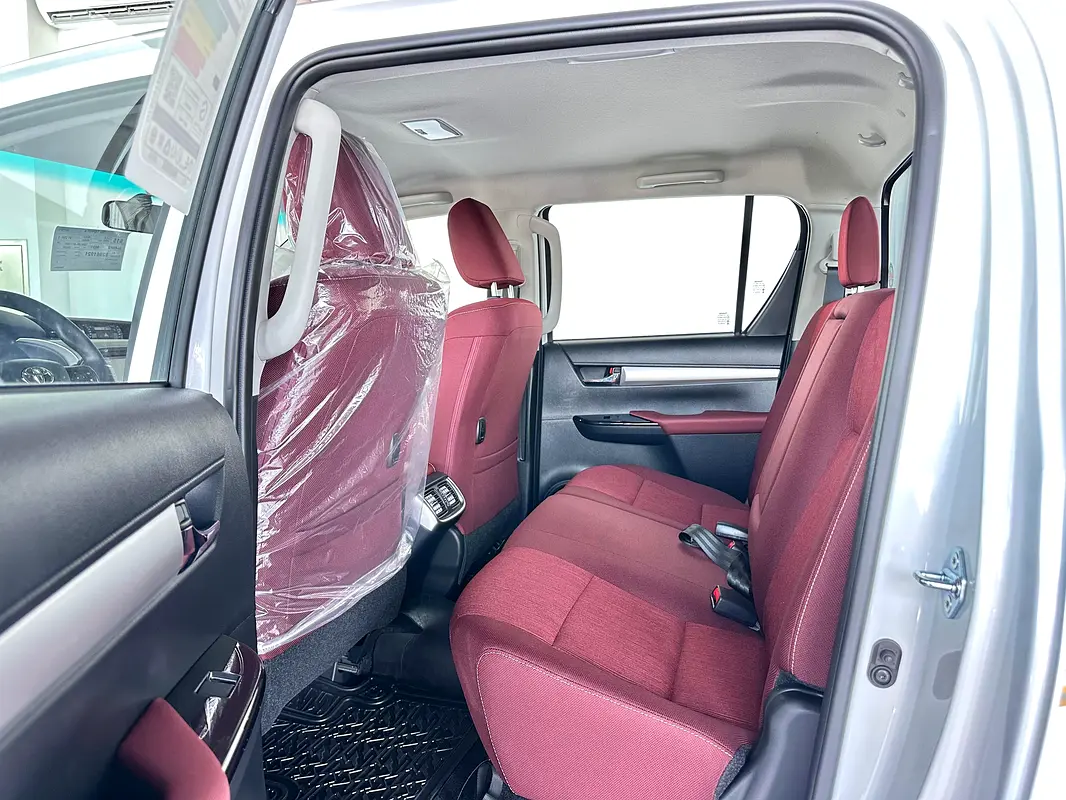 TOYOTA Hilux SR5 2025 - photo 9 - Import Émirats | International Cars