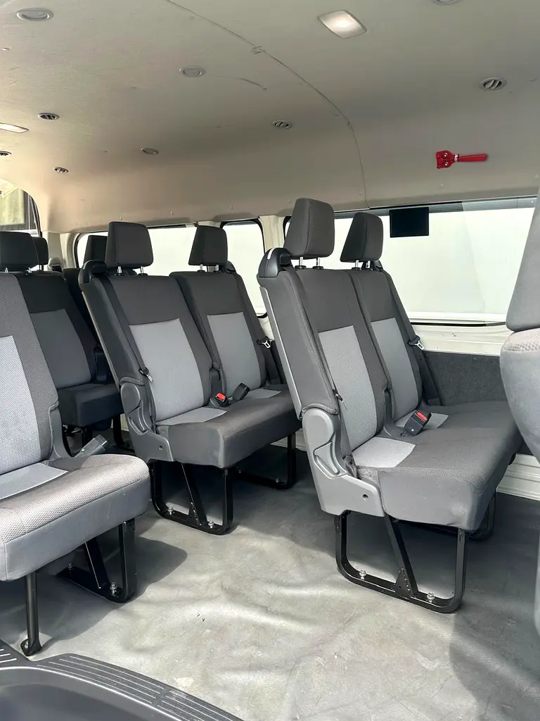 TOYOTA Hiace GL 2025 - photo 5 - Import Émirats | International Cars