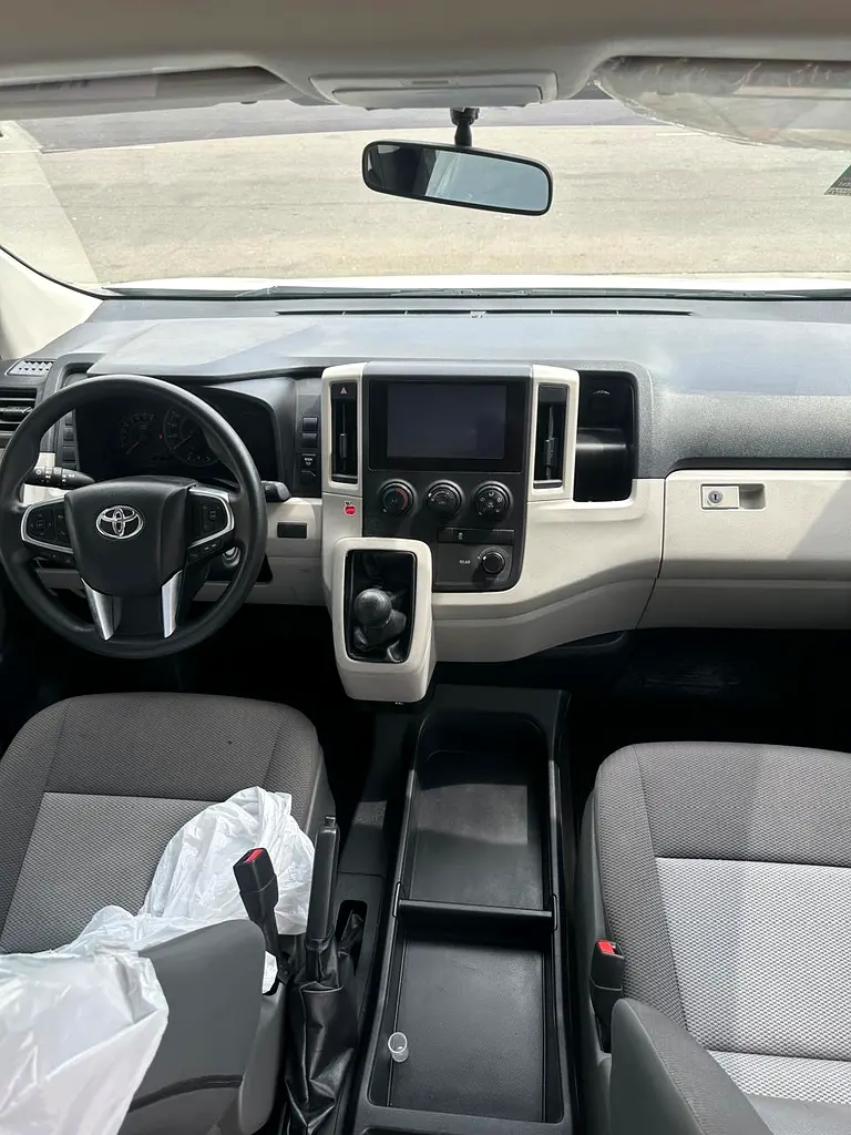 TOYOTA Hiace GL 2025 - photo 7 - Import Émirats | International Cars
