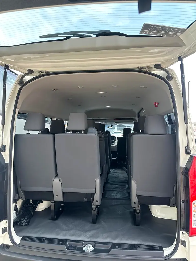 TOYOTA Hiace GL 2025 - photo 8 - Import Émirats | International Cars