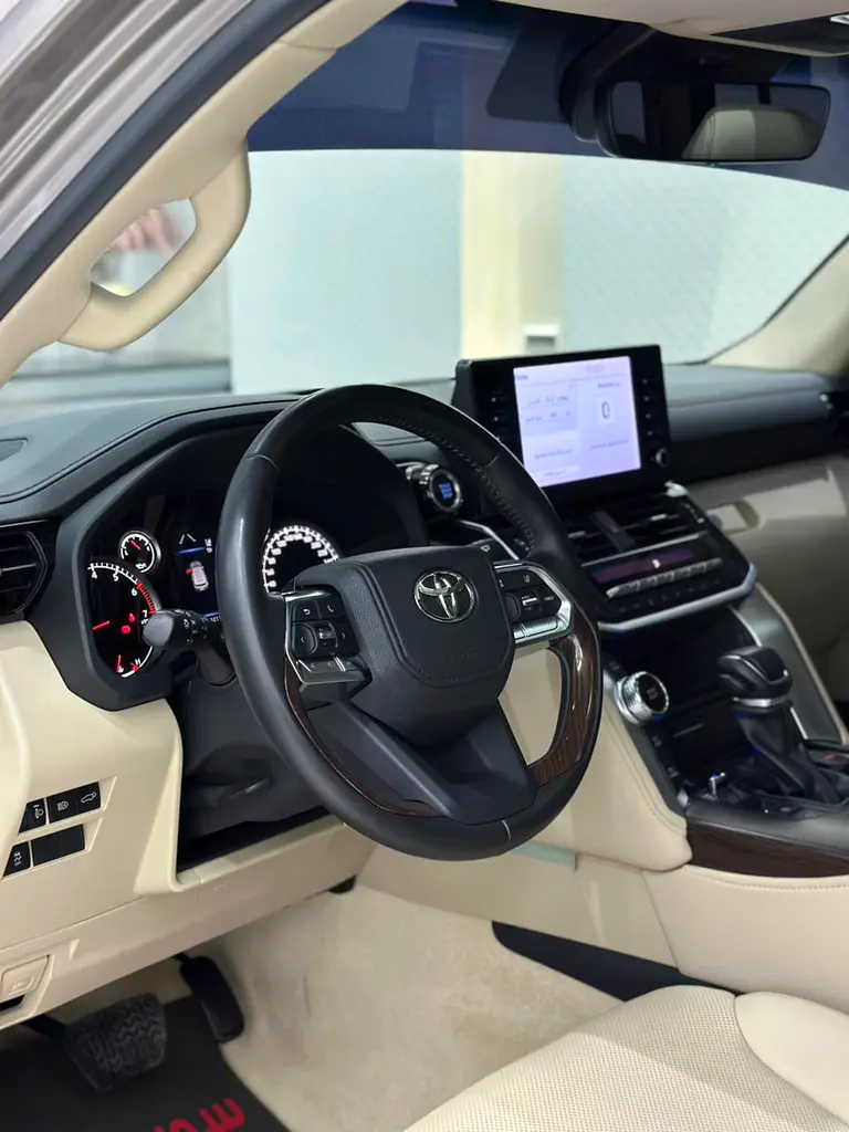 TOYOTA Land Cruiser GXR 2022 - photo 10 - Import Émirats | International Cars