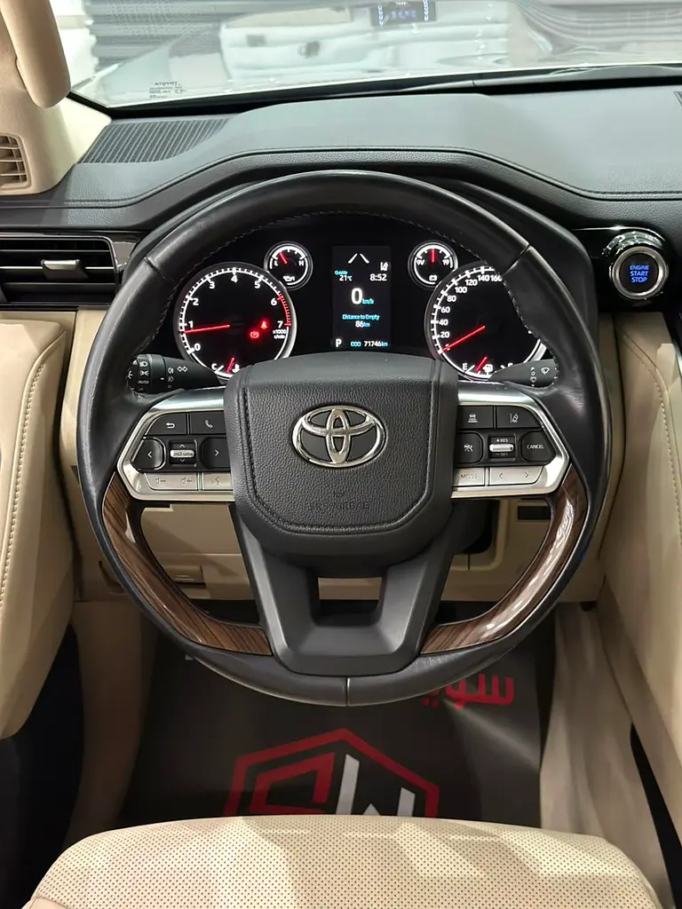 TOYOTA Land Cruiser GXR 2022 - photo 12 - Import Émirats | International Cars