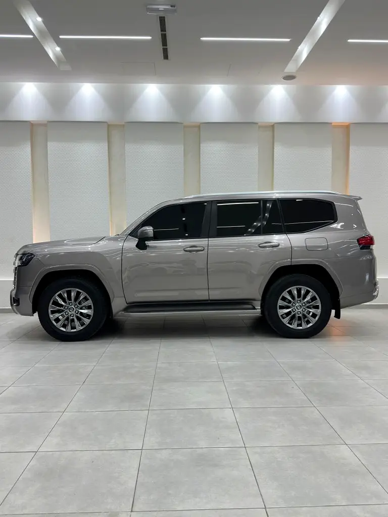 TOYOTA Land Cruiser GXR 2022 - photo 7 - Import Émirats | International Cars