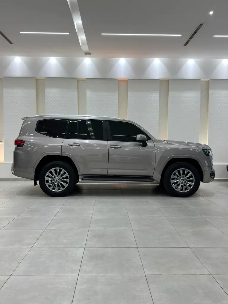 TOYOTA Land Cruiser GXR 2022 - photo 8 - Import Émirats | International Cars