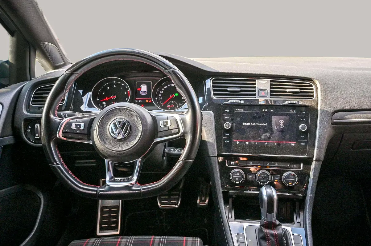 VOLKSWAGEN Golf GTI 2019 - photo 10 - Import Émirats | International Cars
