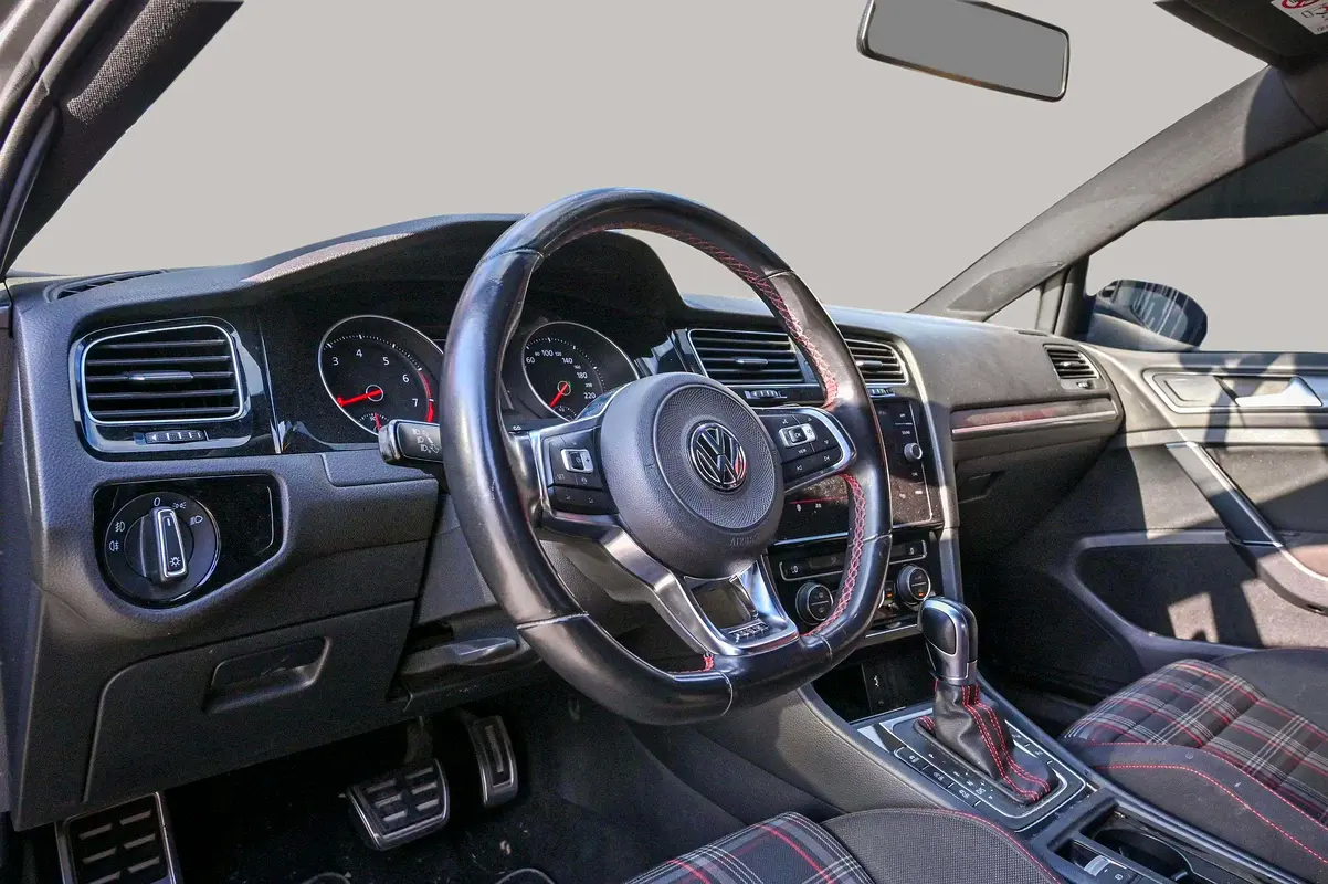 VOLKSWAGEN Golf GTI 2019 - photo 11 - Import Émirats | International Cars