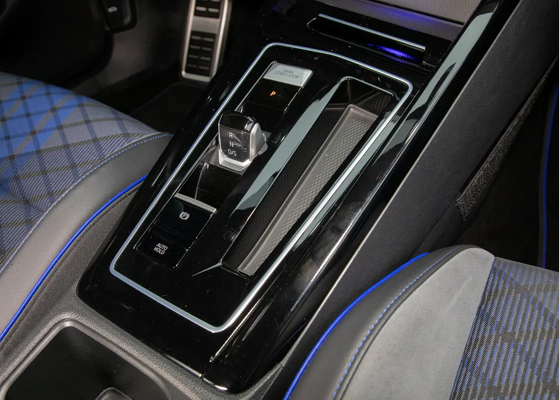 VOLKSWAGEN Golf R 2023 - photo 11 - Import Émirats | International Cars
