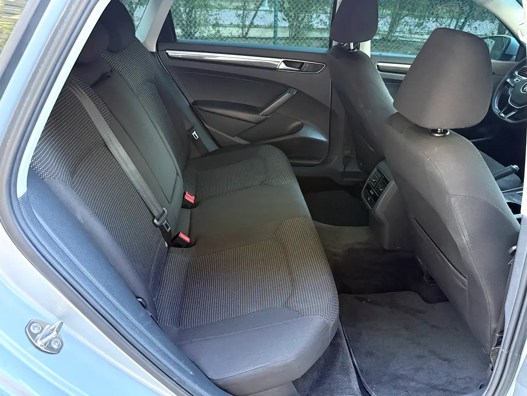 VOLKSWAGEN Passat SE 2016 - photo 11 - Import Émirats | International Cars