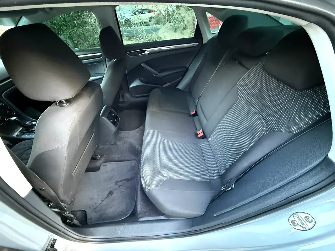VOLKSWAGEN Passat SE 2016 - photo 12 - Import Émirats | International Cars