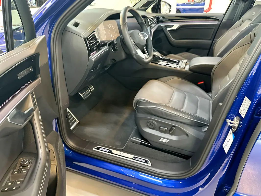 VOLKSWAGEN Touareg R-Line 2025 - photo 11 - Import Émirats | International Cars
