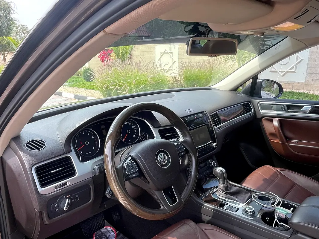 VOLKSWAGEN Touareg Other 2012 - photo 11 - Import Émirats | International Cars