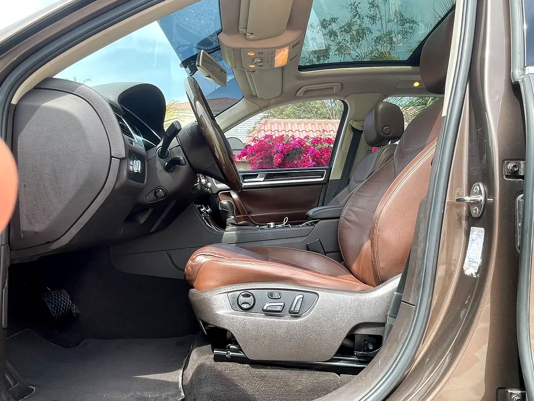 VOLKSWAGEN Touareg Other 2012 - photo 9 - Import Émirats | International Cars