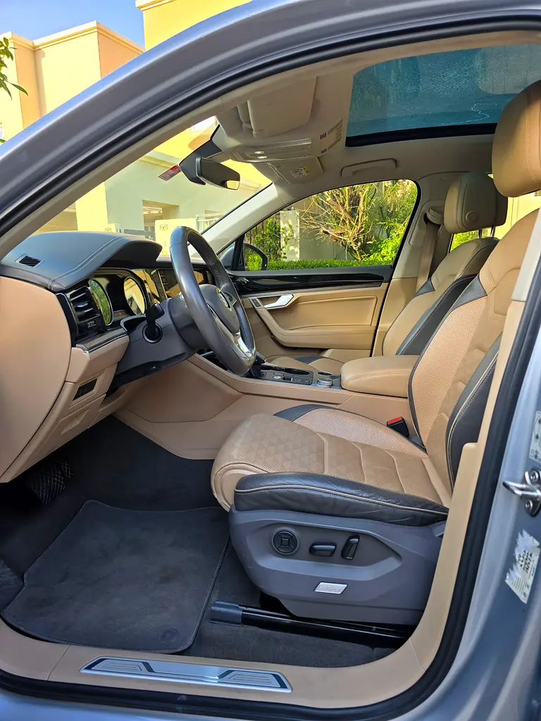 VOLKSWAGEN Touareg Comfortline 2018 - photo 9 - Import Émirats | International Cars