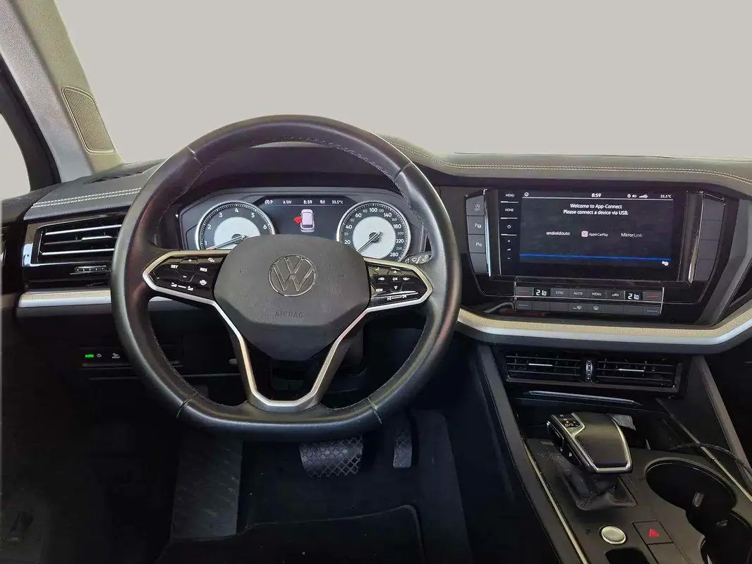 VOLKSWAGEN Touareg Comfortline 2021 - photo 10 - Import Émirats | International Cars