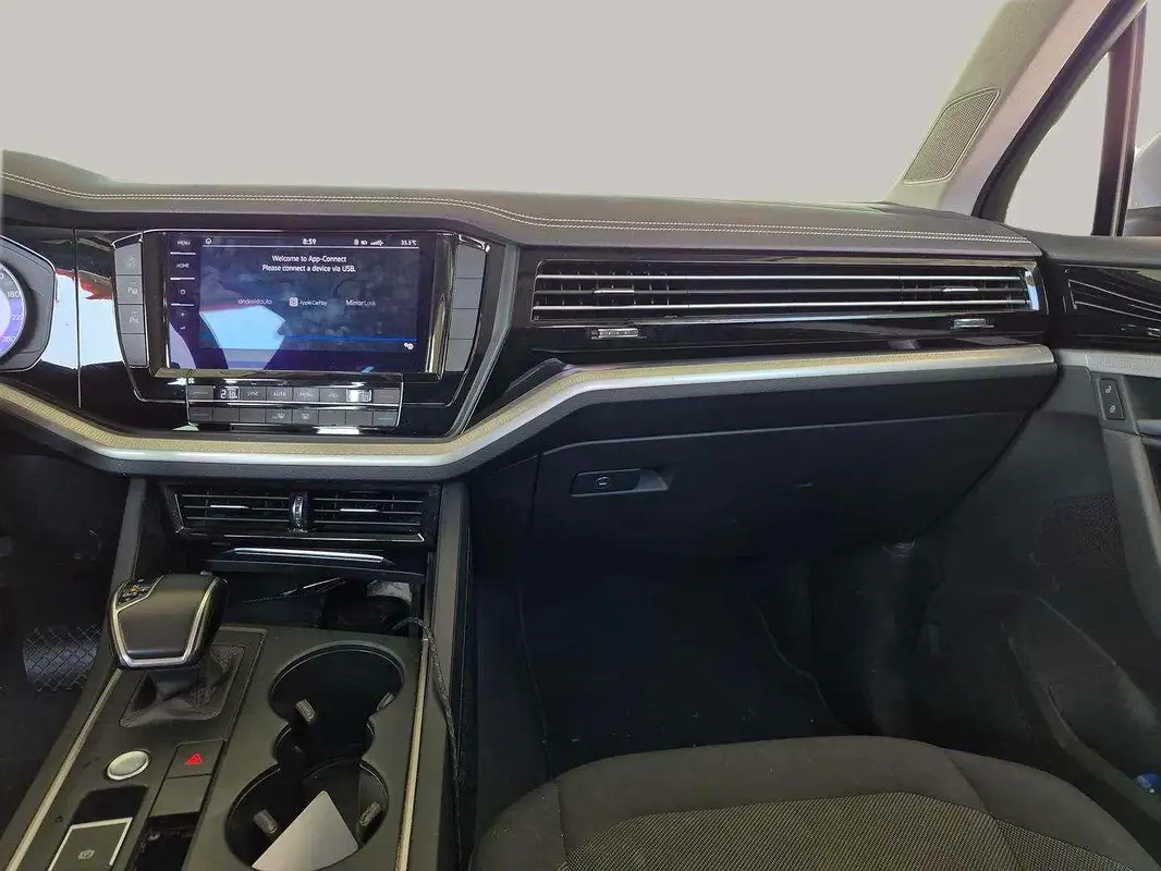VOLKSWAGEN Touareg Comfortline 2021 - photo 11 - Import Émirats | International Cars