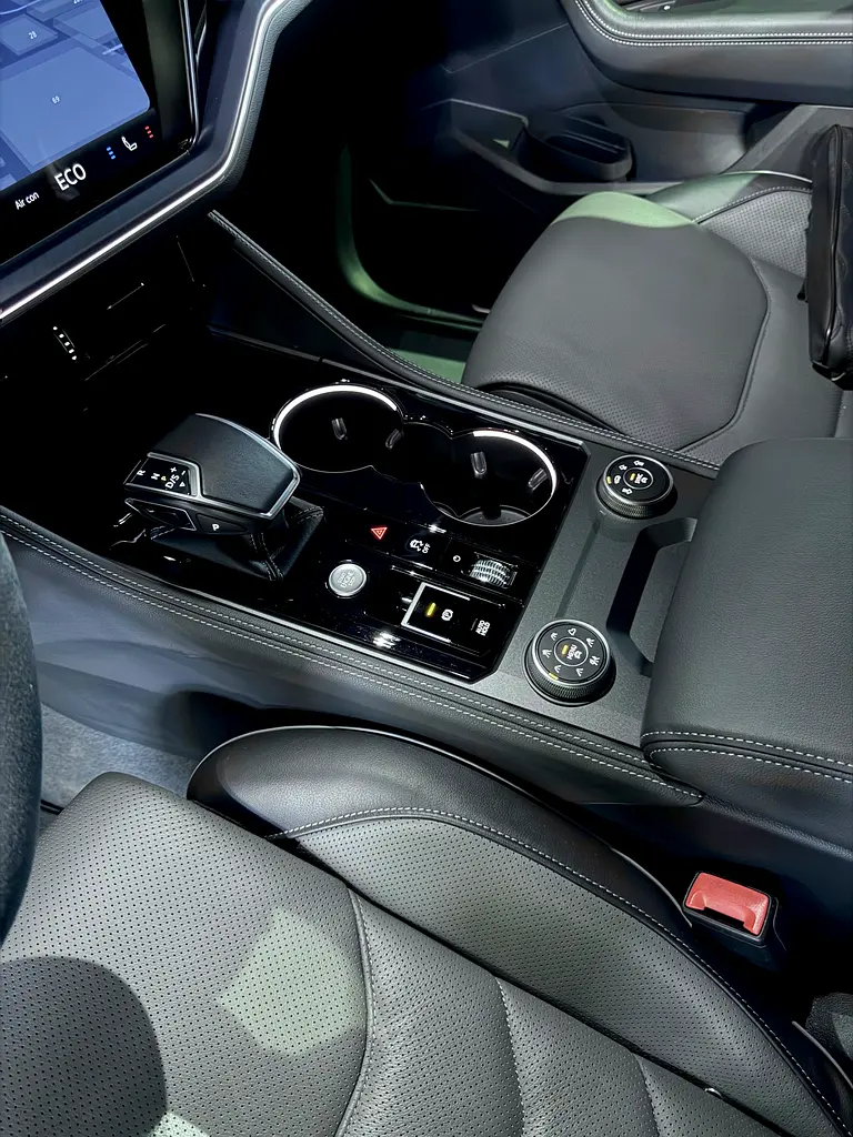 VOLKSWAGEN Touareg R-Line 2024 - photo 12 - Import Émirats | International Cars
