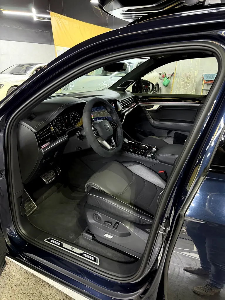 VOLKSWAGEN Touareg R-Line 2024 - photo 8 - Import Émirats | International Cars
