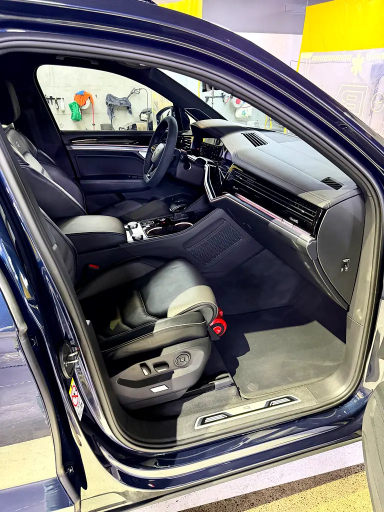 VOLKSWAGEN Touareg R-Line 2024 - photo 9 - Import Émirats | International Cars