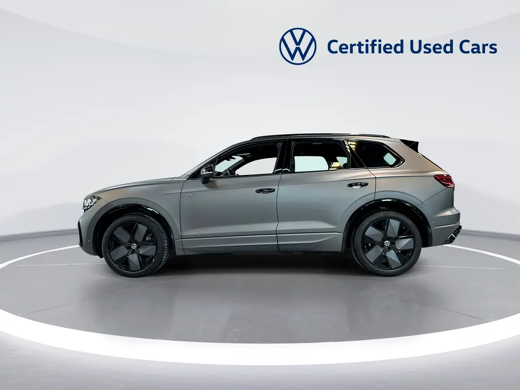 VOLKSWAGEN Touareg R-Line 2025 - photo 2 - Import Émirats | International Cars