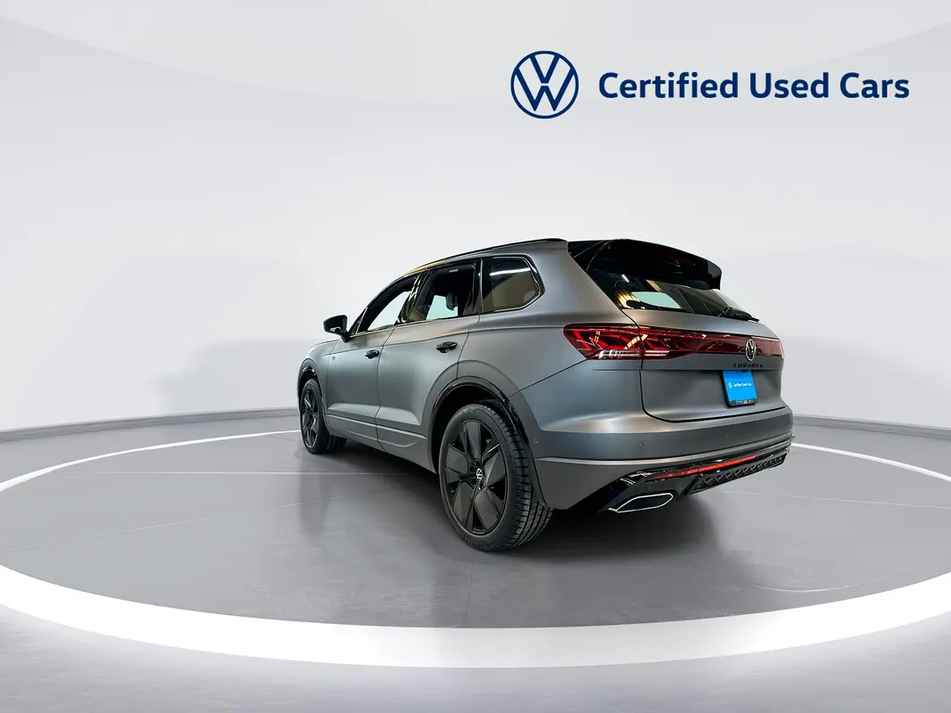 VOLKSWAGEN Touareg R-Line 2025 - photo 3 - Import Émirats | International Cars