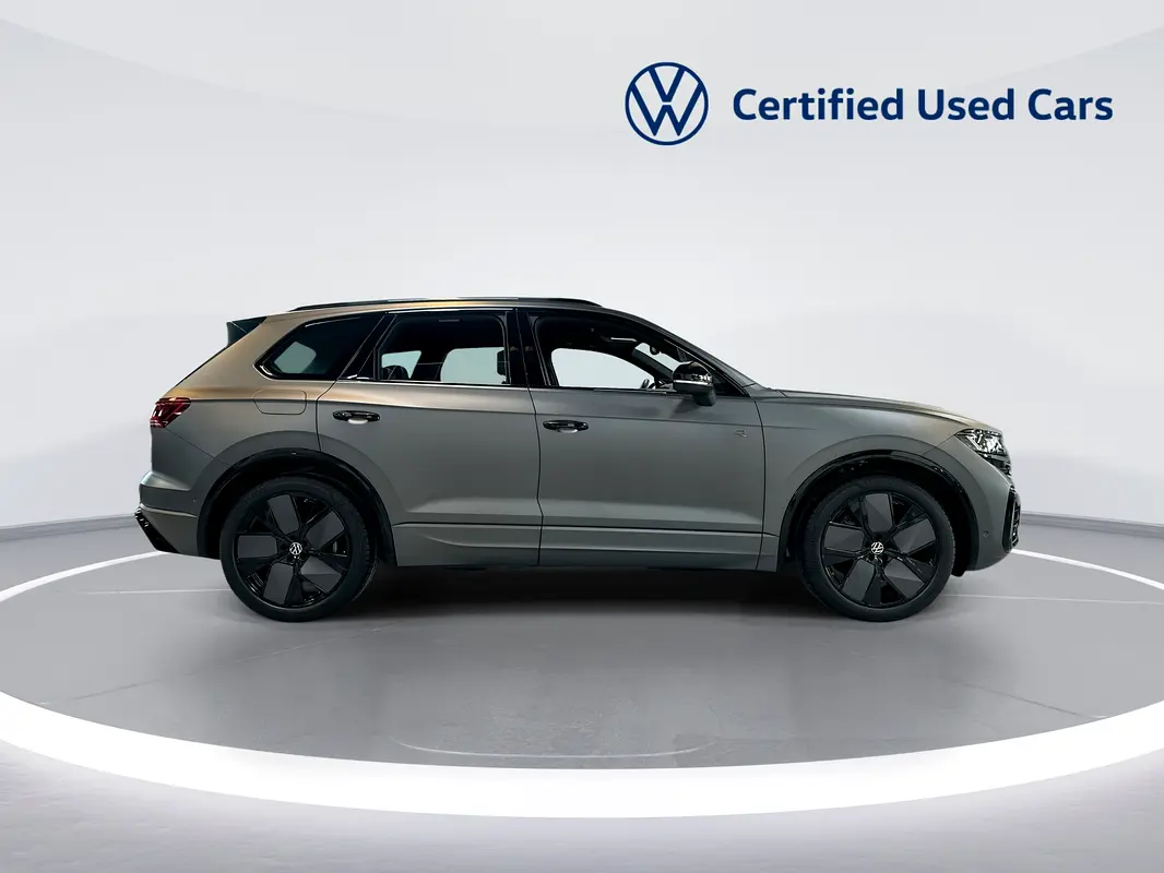 VOLKSWAGEN Touareg R-Line 2025 - photo 6 - Import Émirats | International Cars