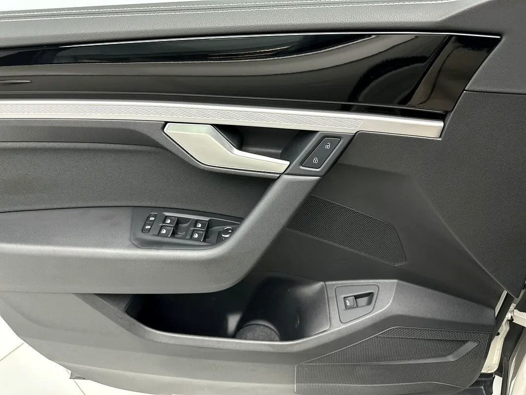 VOLKSWAGEN Touareg Trendline 2024 - photo 2 - Import Émirats | International Cars