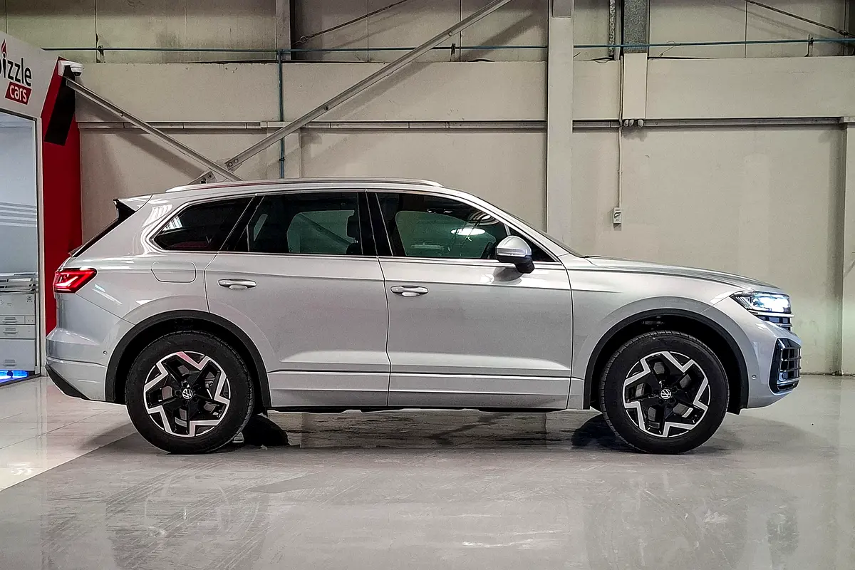 VOLKSWAGEN Touareg Elegance 2024 - photo 4 - Import Émirats | International Cars