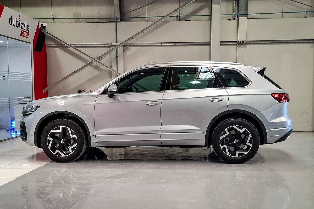 VOLKSWAGEN Touareg Elegance 2024 - photo 5 - Import Émirats | International Cars