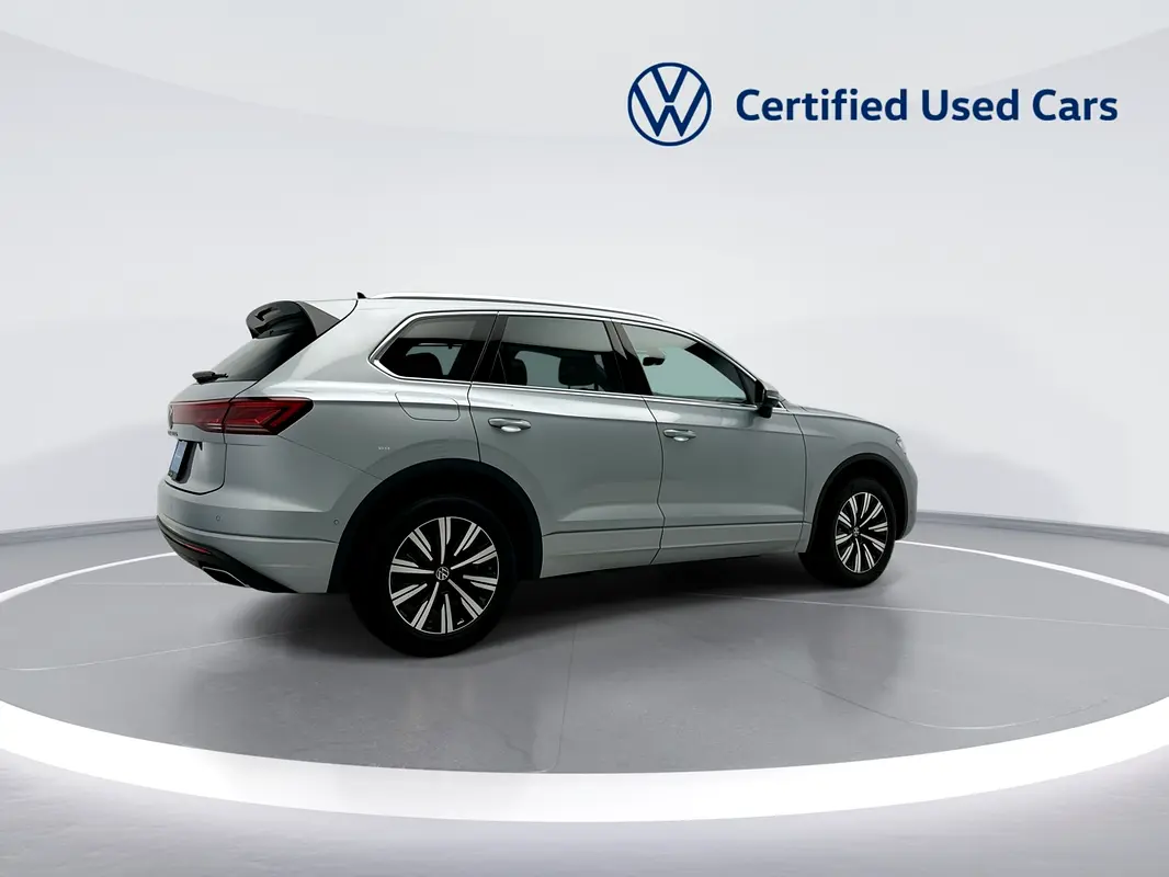 VOLKSWAGEN Touareg Elegance 2025 - photo 11 - Import Émirats | International Cars