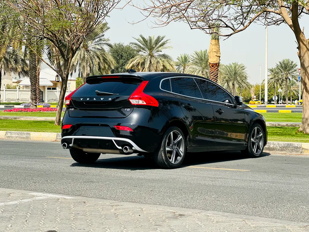 VOLVO V-Class Other 2016 - photo 12 - Import Émirats | International Cars