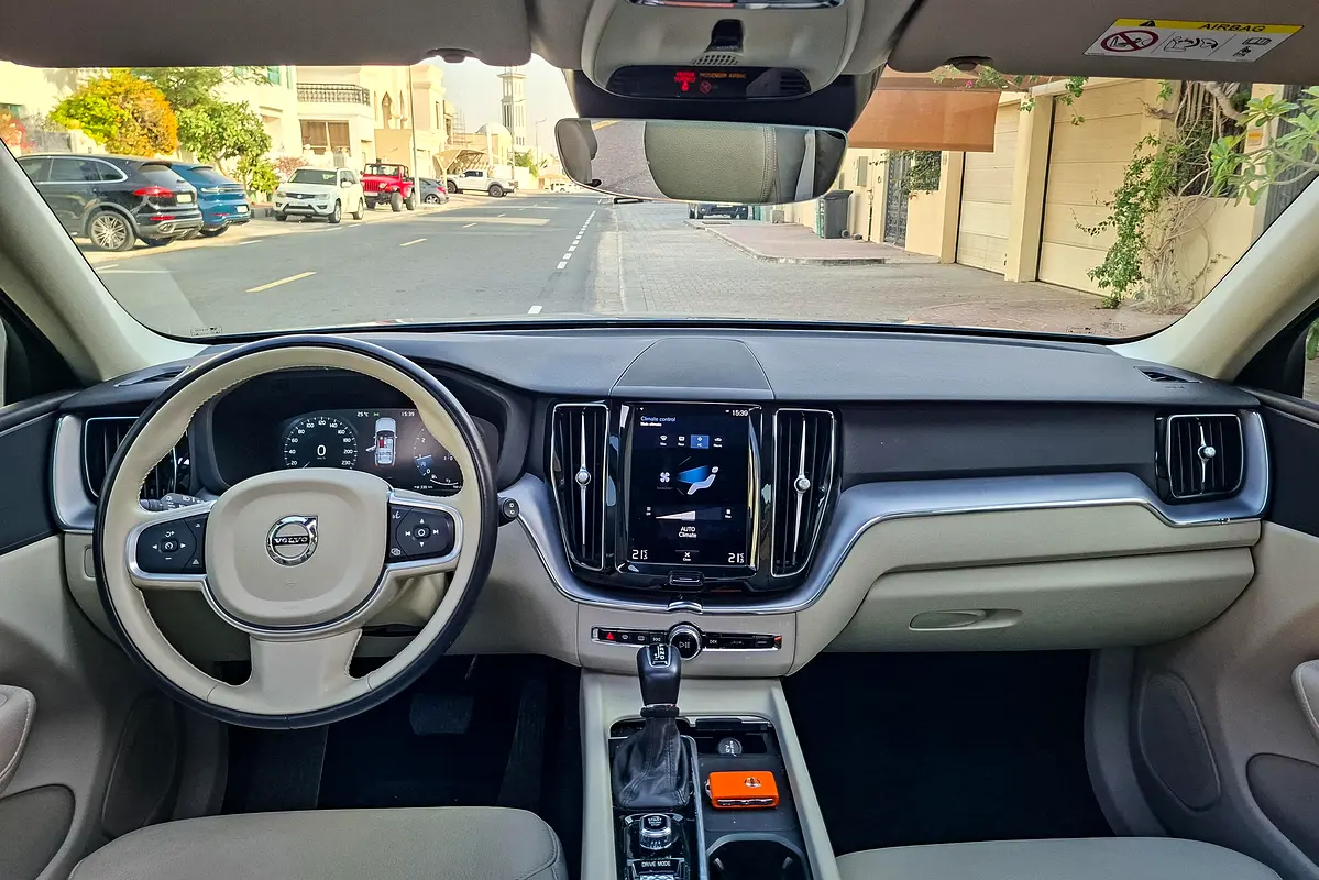 VOLVO XC60 T5 2021 - photo 9 - Import Émirats | International Cars