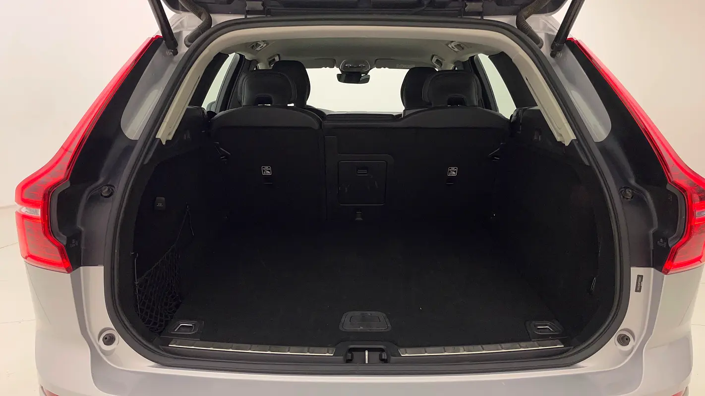 VOLVO XC60 B5 Core 2023 - photo 11 - Import Émirats | International Cars