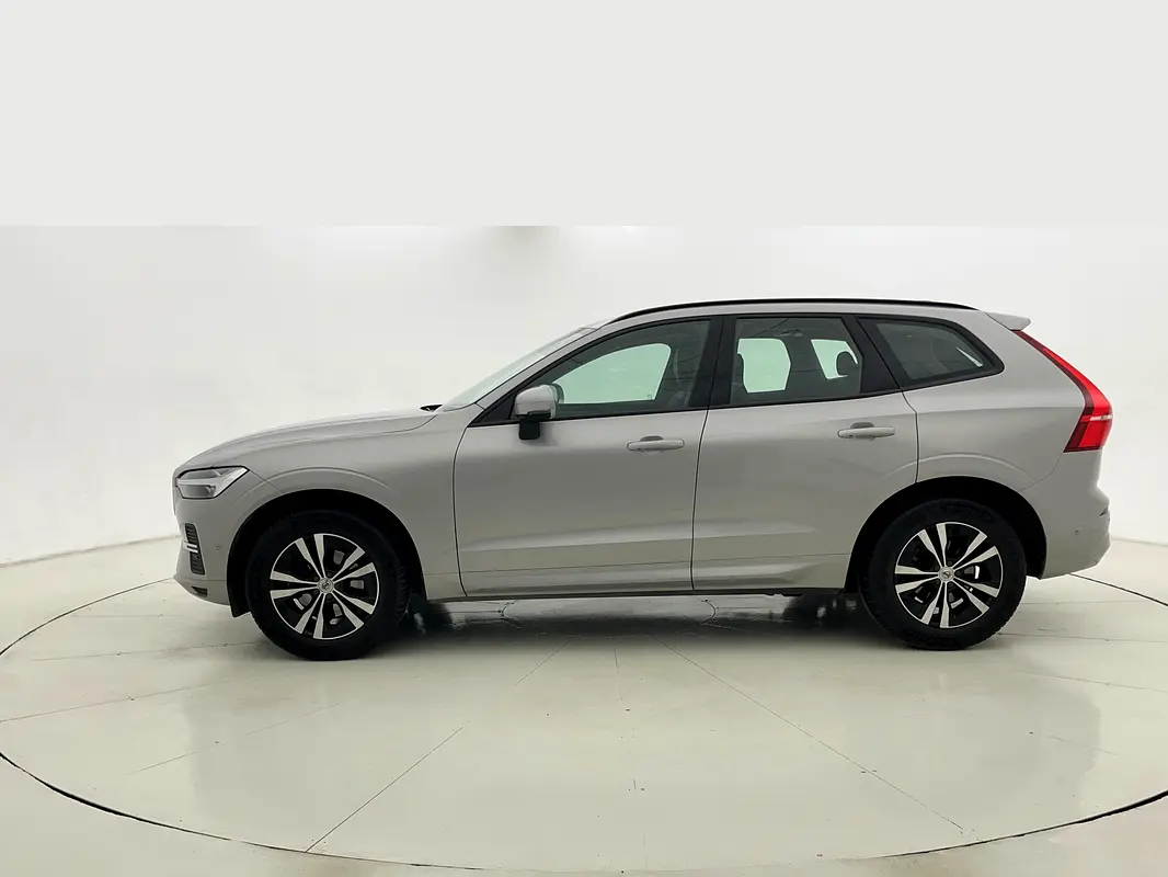 VOLVO XC60 B5 Core 2023 - photo 3 - Import Émirats | International Cars