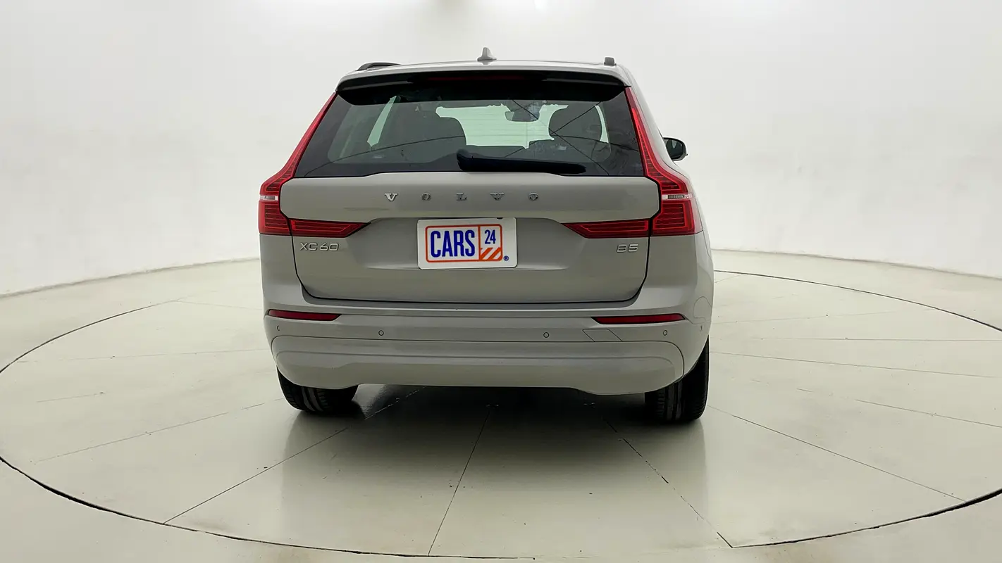 VOLVO XC60 B5 Core 2023 - photo 4 - Import Émirats | International Cars