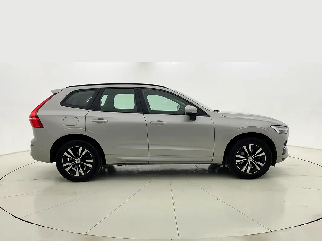VOLVO XC60 B5 Core 2023 - photo 5 - Import Émirats | International Cars