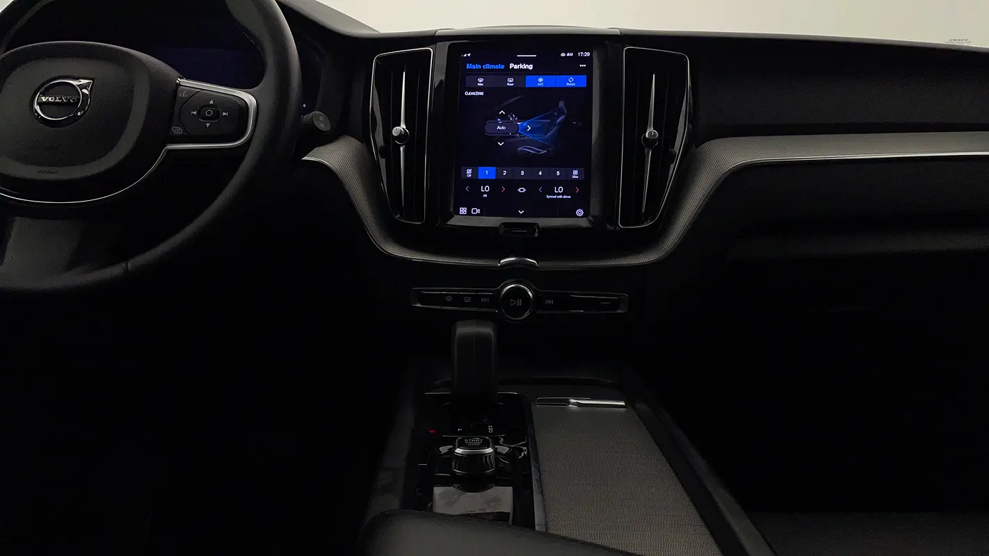 VOLVO XC60 B5 Core 2023 - photo 8 - Import Émirats | International Cars