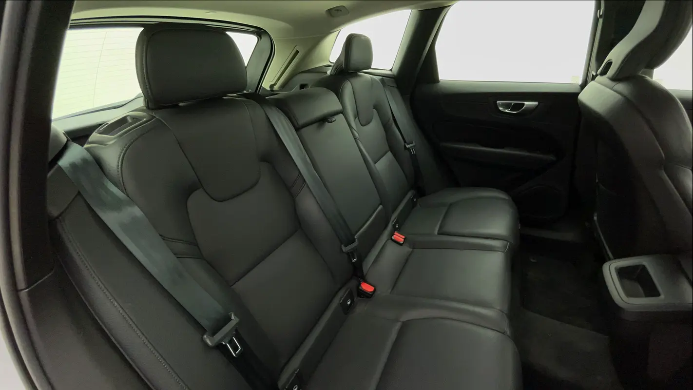 VOLVO XC60 B5 Core 2023 - photo 9 - Import Émirats | International Cars