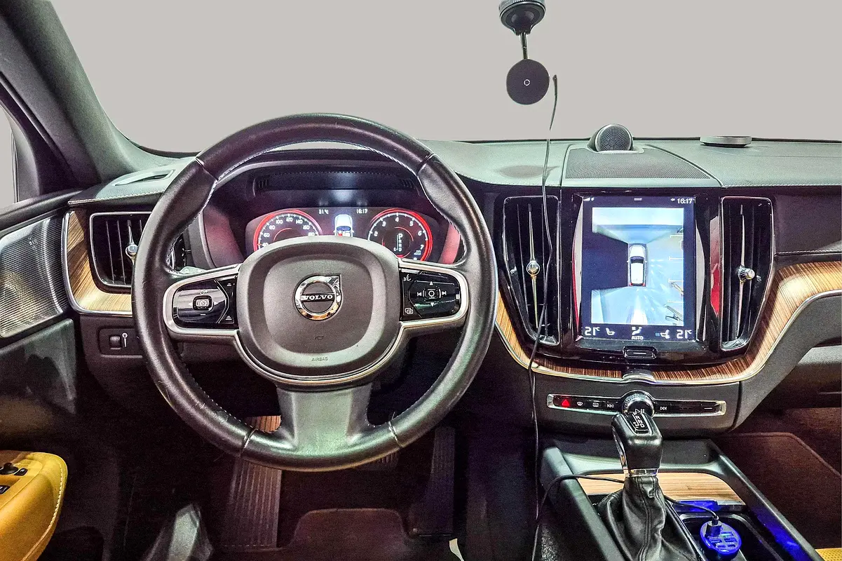 VOLVO XC60 Inscription 2020 - photo 10 - Import Émirats | International Cars