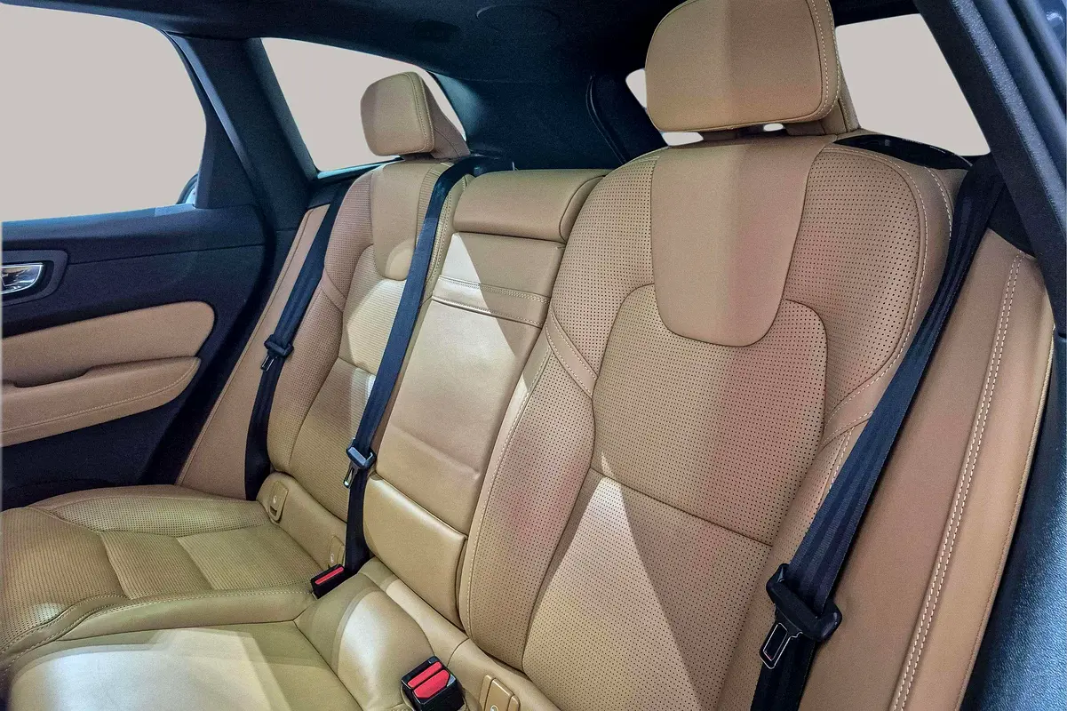 VOLVO XC60 Inscription 2020 - photo 12 - Import Émirats | International Cars