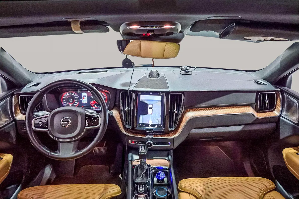 VOLVO XC60 Inscription 2020 - photo 9 - Import Émirats | International Cars