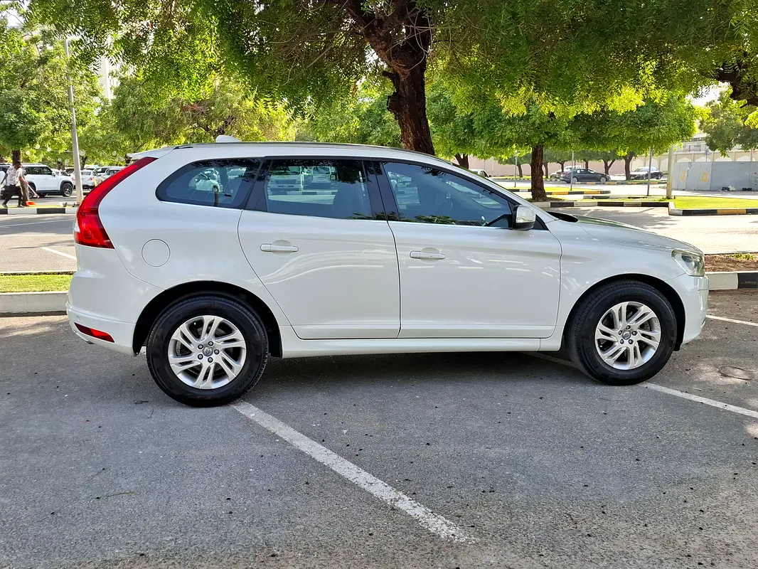 VOLVO XC60 T5 2014 - photo 2 - Import Émirats | International Cars