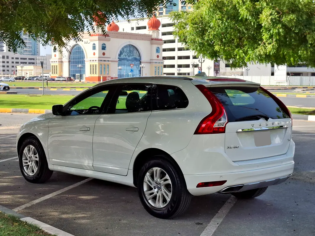 VOLVO XC60 T5 2014 - photo 5 - Import Émirats | International Cars