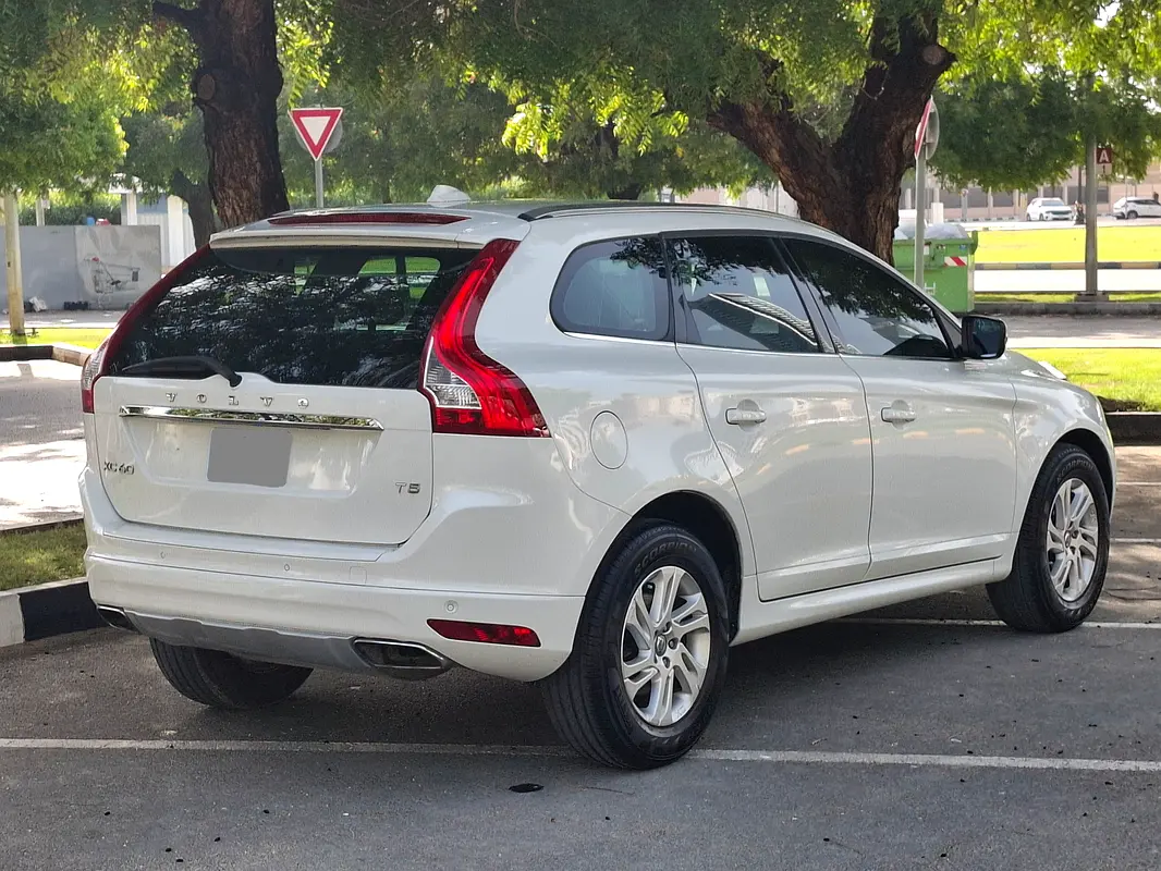 VOLVO XC60 T5 2014 - photo 6 - Import Émirats | International Cars