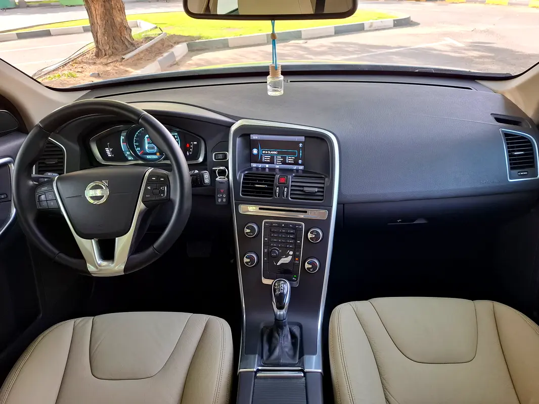 VOLVO XC60 T5 2014 - photo 7 - Import Émirats | International Cars